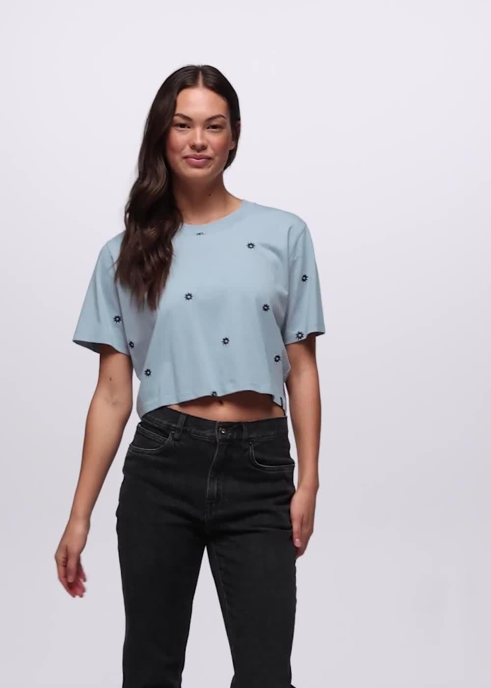 Everyday Daisy Crop Tee, Color: Glacier Skies